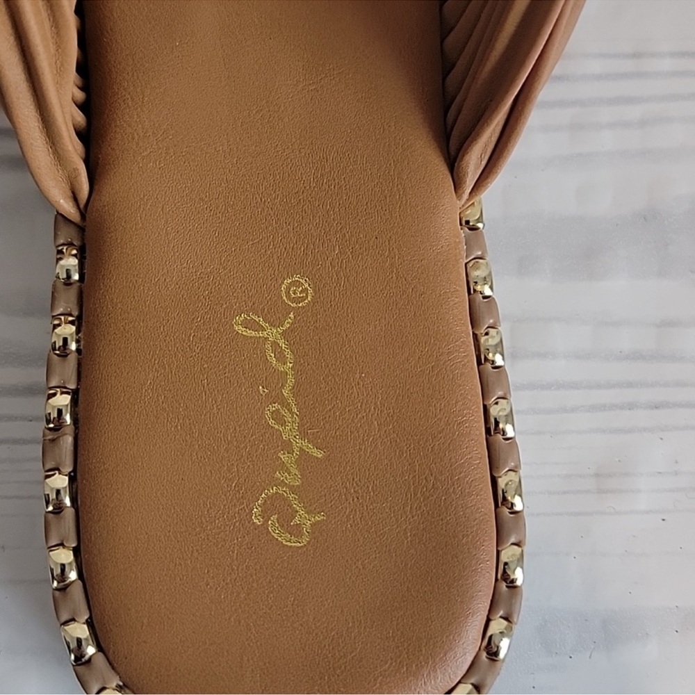 Qupid | Camel Brown Sandals with Criss-Cross Ribbed Straps and Gold Studs Size 8 - Picture 4 of 8